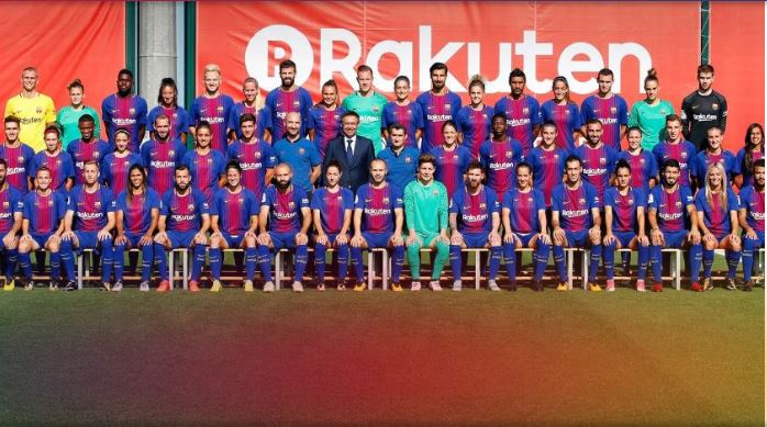 Barça's men and women pose together for a club photo